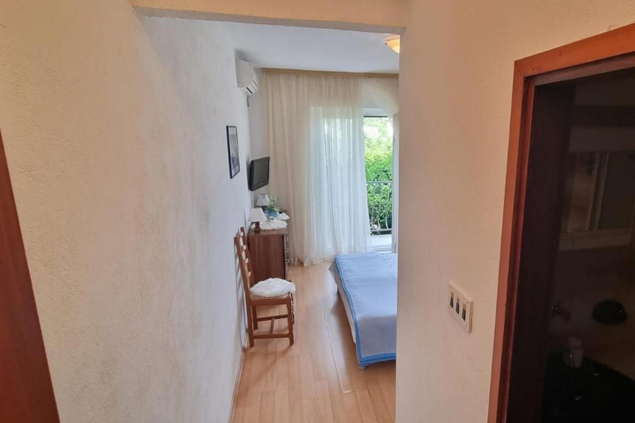 Apartments And Rooms With Parking Space Supetar, Brac - 5658 Exteriör bild
