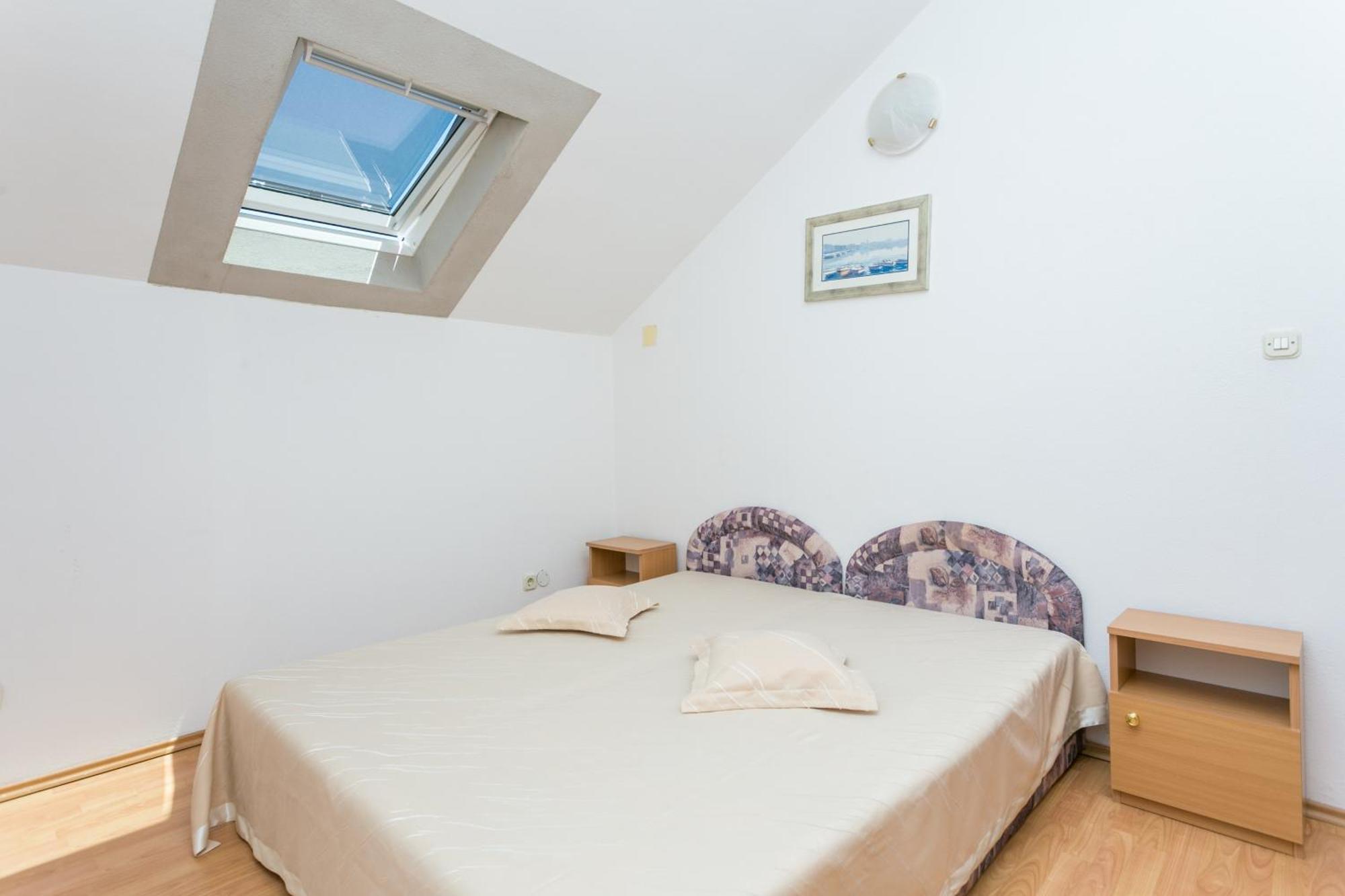 Apartments And Rooms With Parking Space Supetar, Brac - 5658 Rum bild