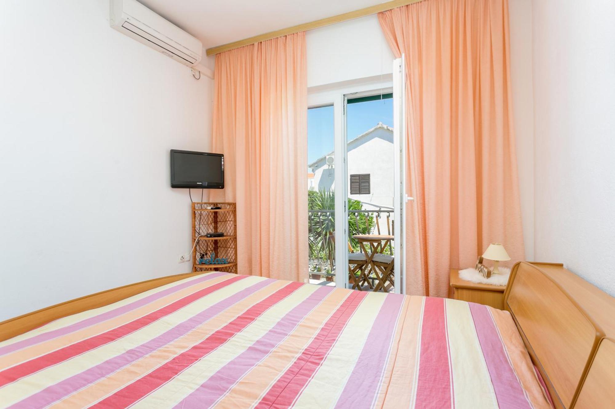Apartments And Rooms With Parking Space Supetar, Brac - 5658 Rum bild