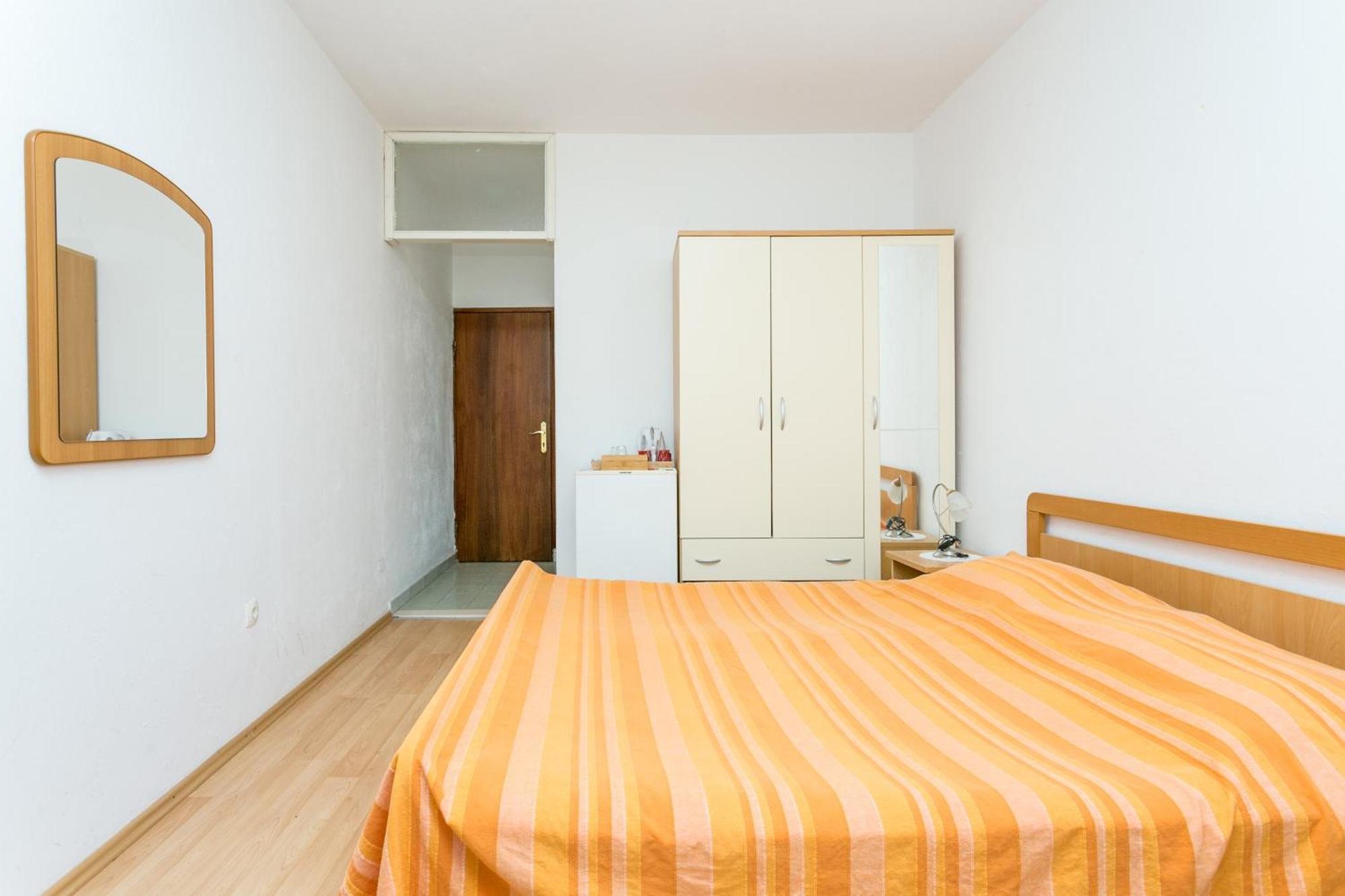 Apartments And Rooms With Parking Space Supetar, Brac - 5658 Rum bild