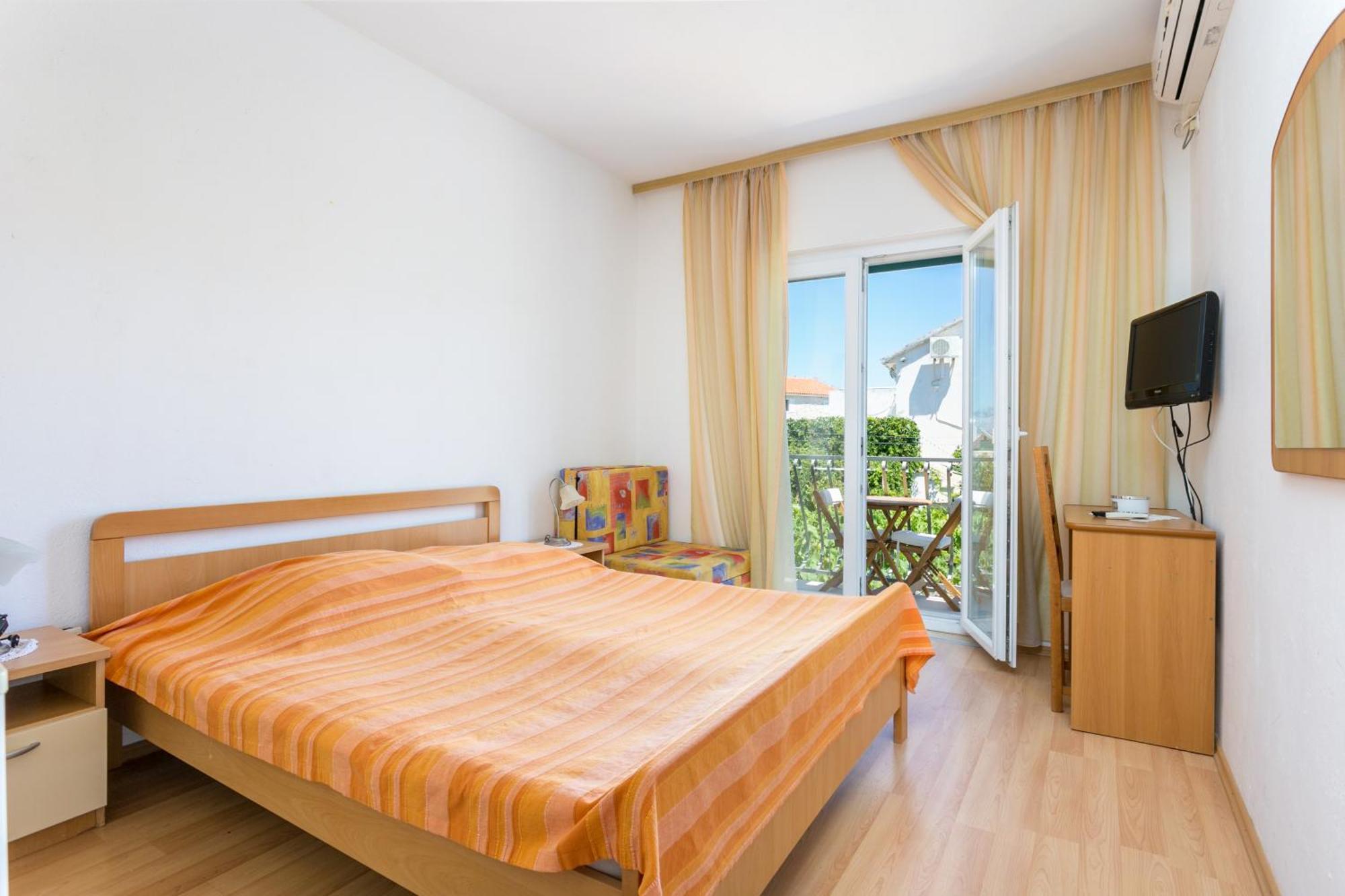 Apartments And Rooms With Parking Space Supetar, Brac - 5658 Exteriör bild