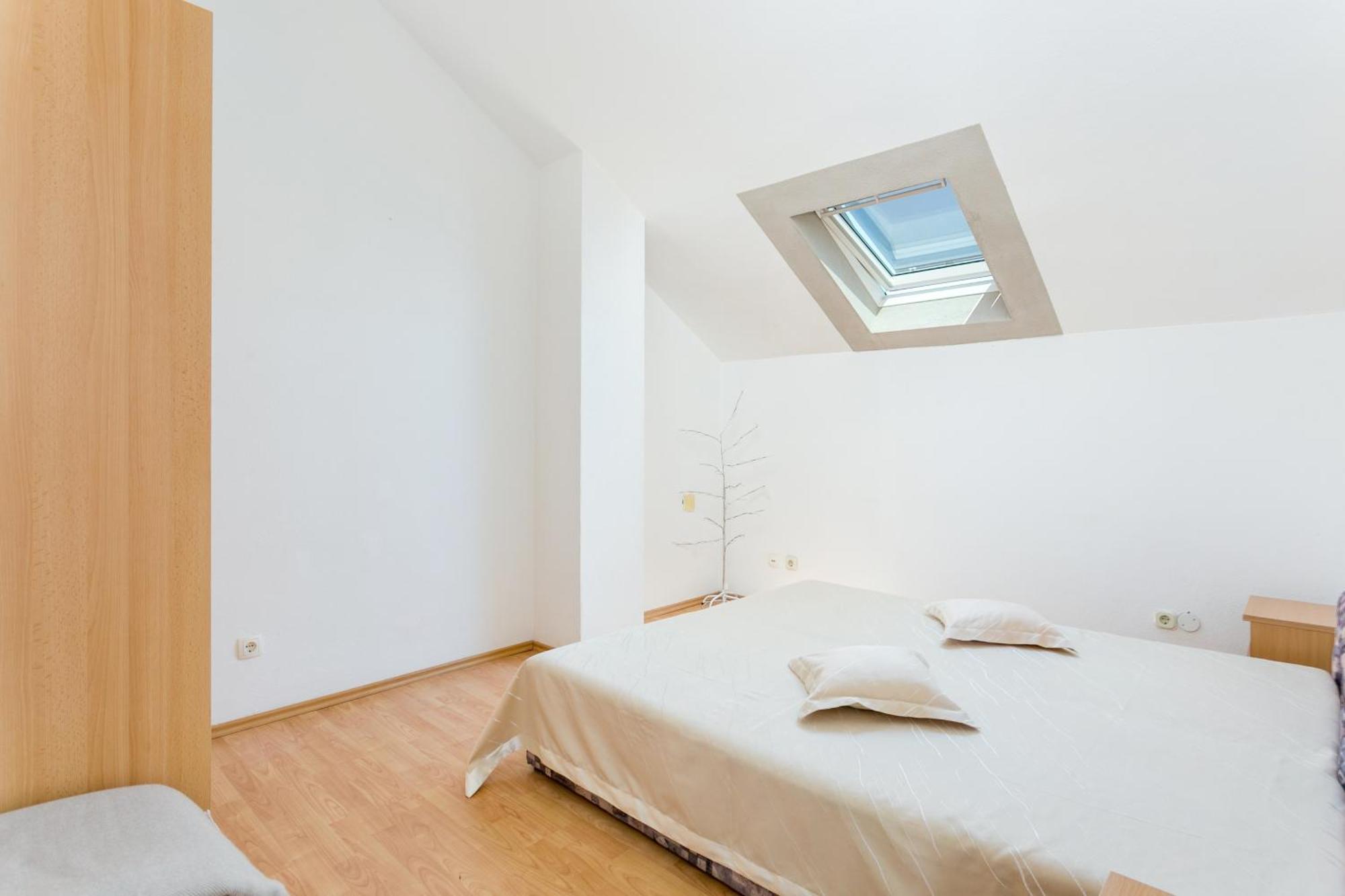 Apartments And Rooms With Parking Space Supetar, Brac - 5658 Exteriör bild