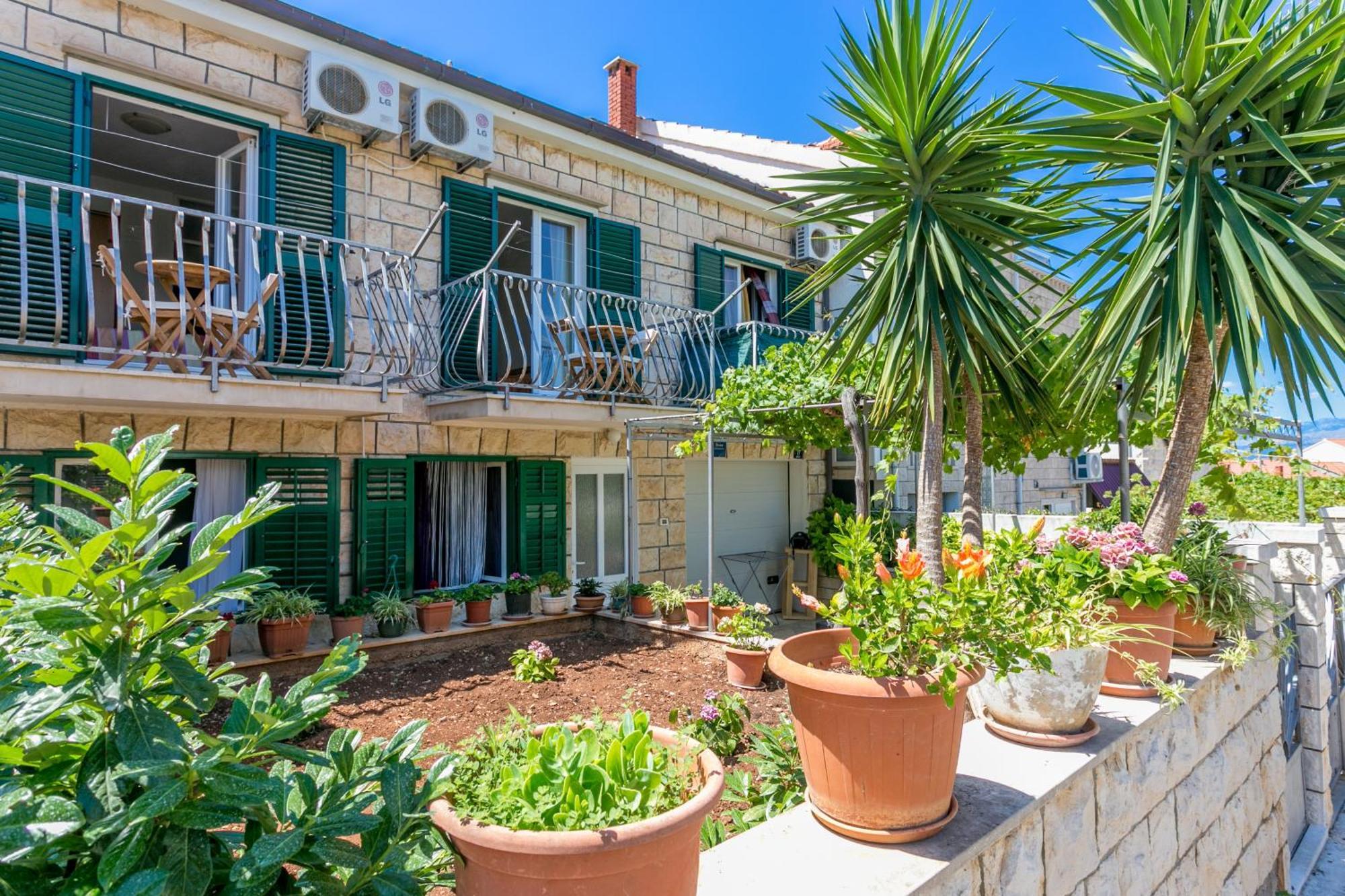 Apartments And Rooms With Parking Space Supetar, Brac - 5658 Exteriör bild